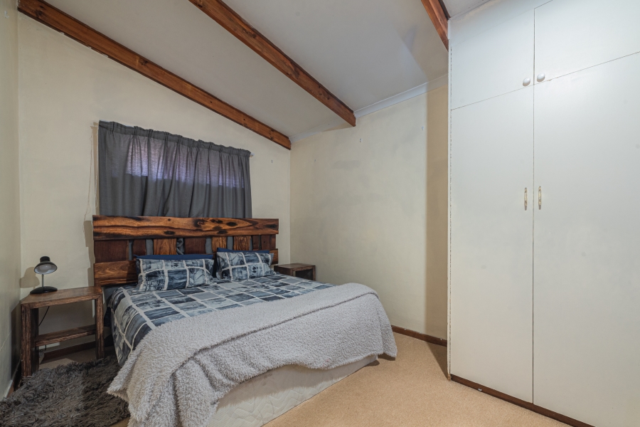 5 Bedroom Property for Sale in Fraaiuitsig Western Cape